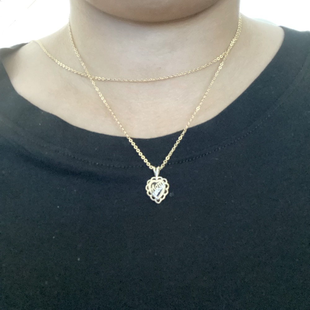 EUC Mom pendant marked 10kt